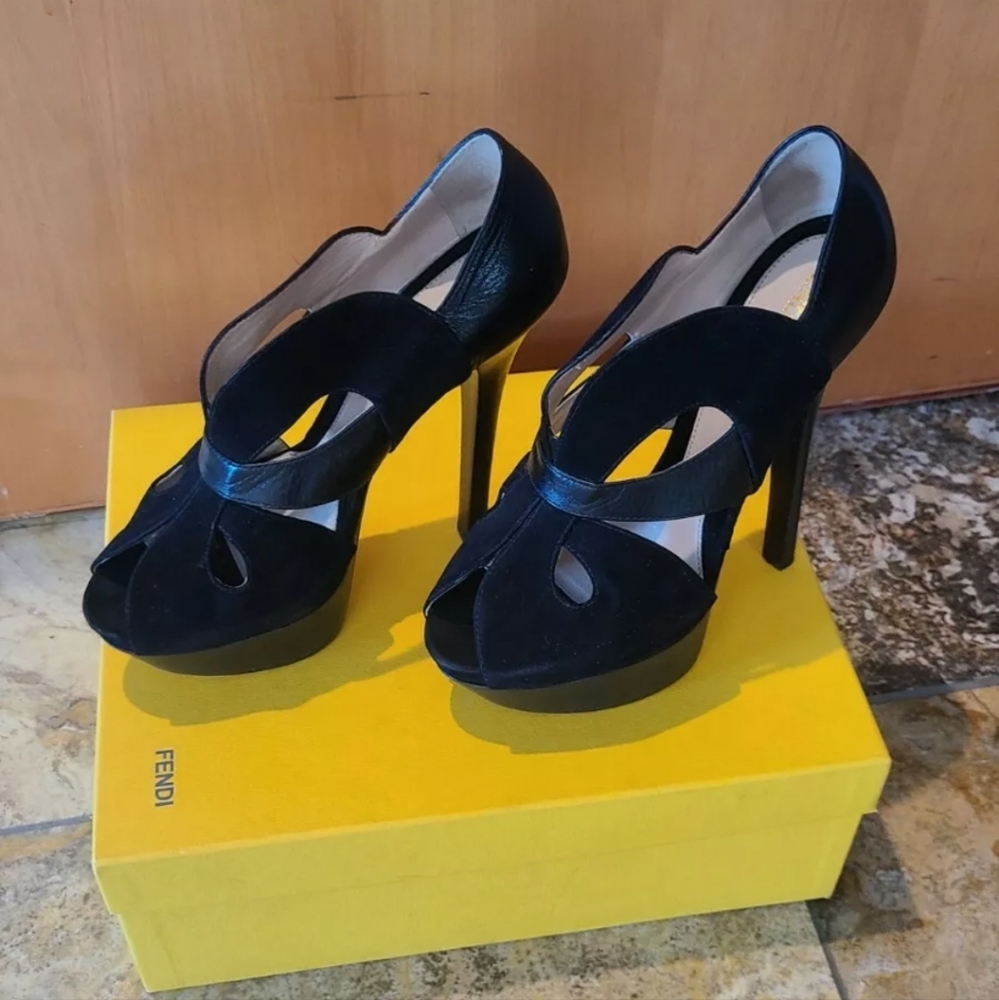 Fendi Butterfly Peep Toe Platform Pump - Size 8